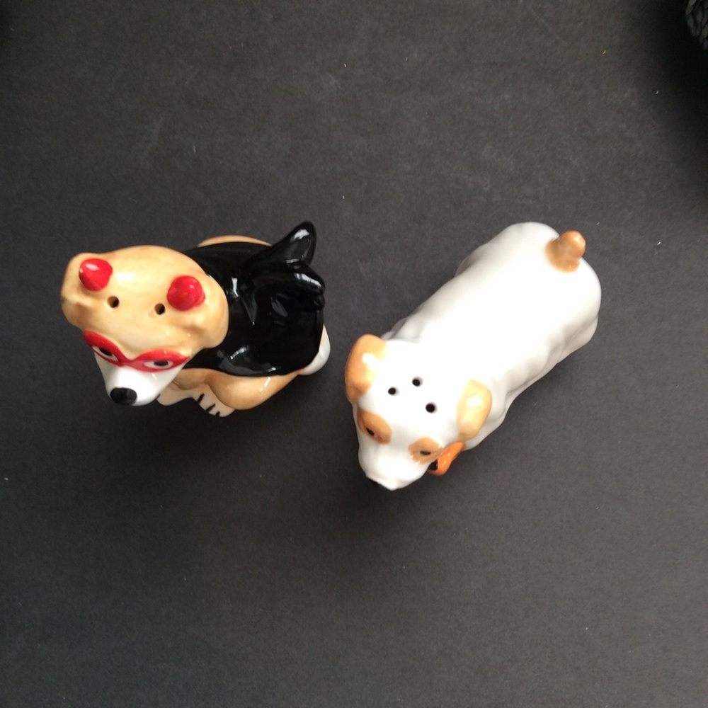 Halloween SALT AND PEPPER SHAKERS Dogs dressed up - Picture 6 of 10